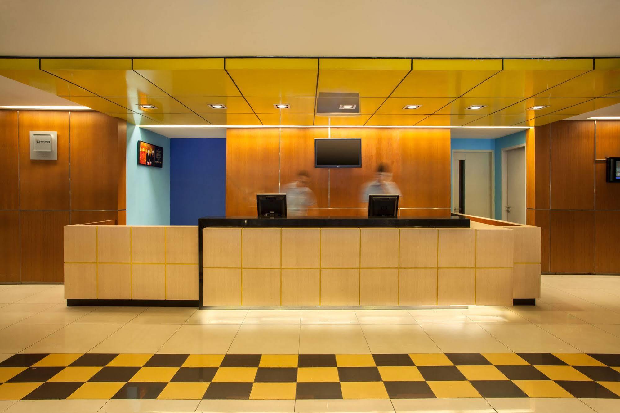 Ibis Budget Jakarta Menteng מראה חיצוני תמונה
